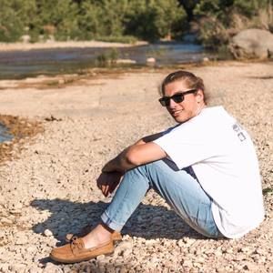 Meet your Posher, Max